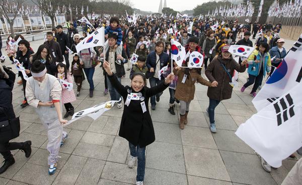 보는 것 넘어 알고 받아들이며 역사의식 높이는 출발