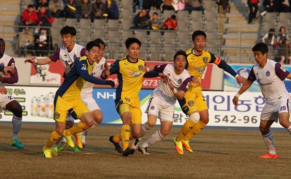 홈 첫 경기에서 4:0으로 이겨 홈팬들 열광